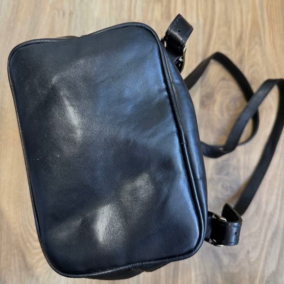 Florence Made in Italy Black Leather Drawstring Backpack Crossbody LNC main image 8